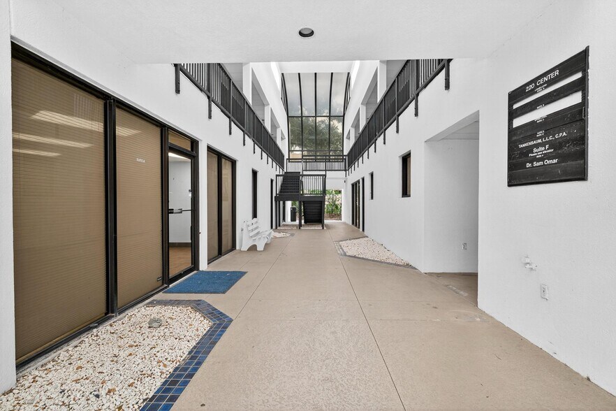 More Photos Of 220 N Westmonte Dr, Altamonte Springs Medical For Lease