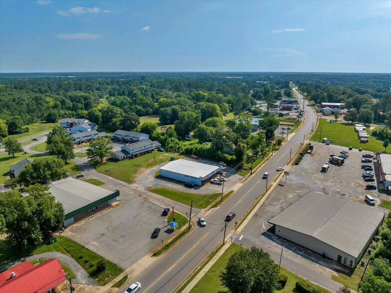 More Photos Of 19276 Hartford St, Edison Freestanding For Sale