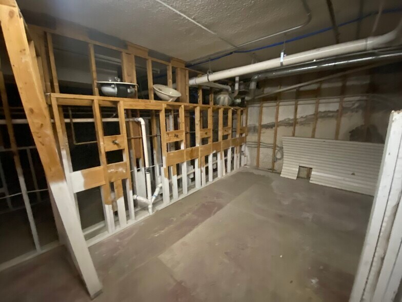 More Photos Of 220 S Campbell Ave, Springfield Storefront Retail Office For Sale