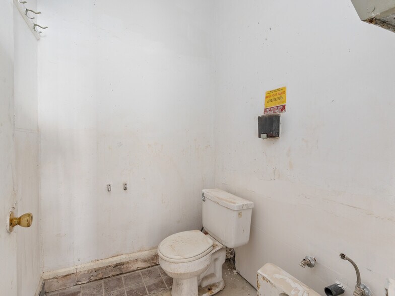 More Photos Of 202-204 E Imperial Ave, El Segundo Storefront For Lease