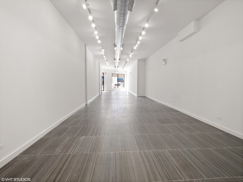 More Photos Of 2901-2911 N Clark St, Chicago Storefront Retail Residential For Lease