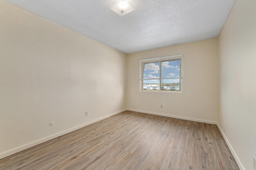 More Photos Of 103 E 7th Ave, South Hutchinson Apartments For Sale