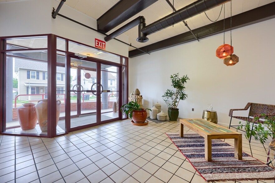 More Photos Of 704 Main St, Akron Flex For Sale