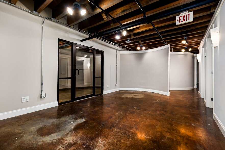 More Photos Of 247 Broad St, Kingsport Loft Creative Space For Sale