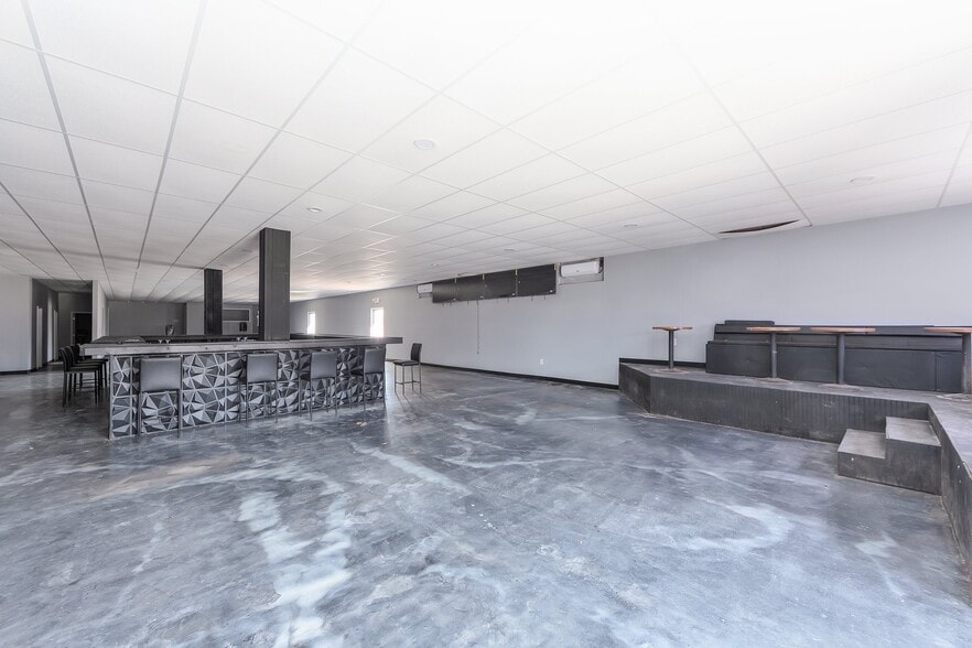 More Photos Of 600 Market, Bolivar Self Storage For Sale
