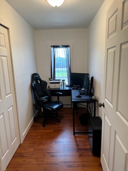More Photos Of 134 E Market St, Colchester Restaurant For Sale