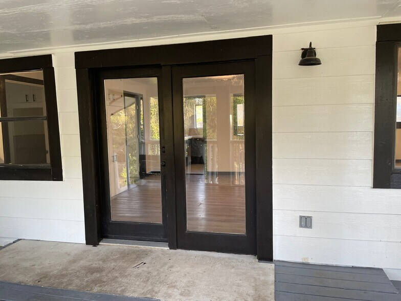 More Photos Of 613 Central Texas Expy, Lampasas Multifamily For Sale