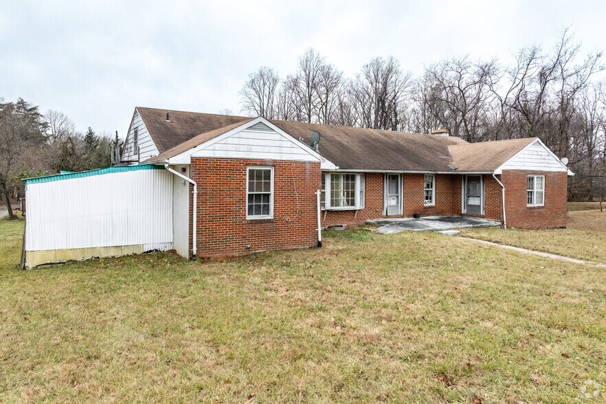 More Photos Of 5621 Tricross Dr, Columbia Assisted Living For Lease