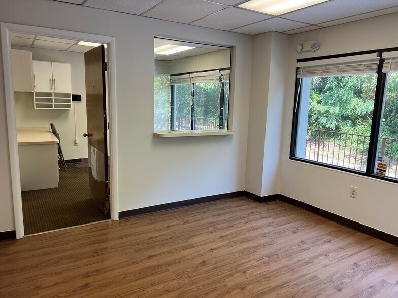 More Photos Of 6122-6136 Landover Rd, Cheverly Medical For Sale