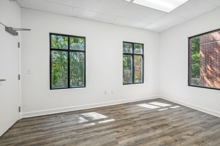 More Photos Of 106 Mission Ct, Franklin Office For Sale