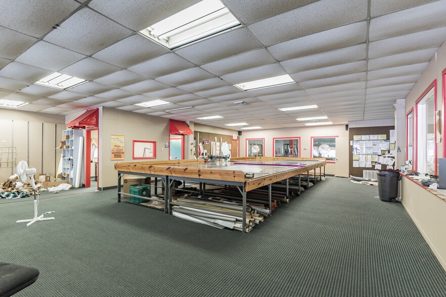 More Photos Of 65 E Fayette St, Uniontown Showroom For Sale