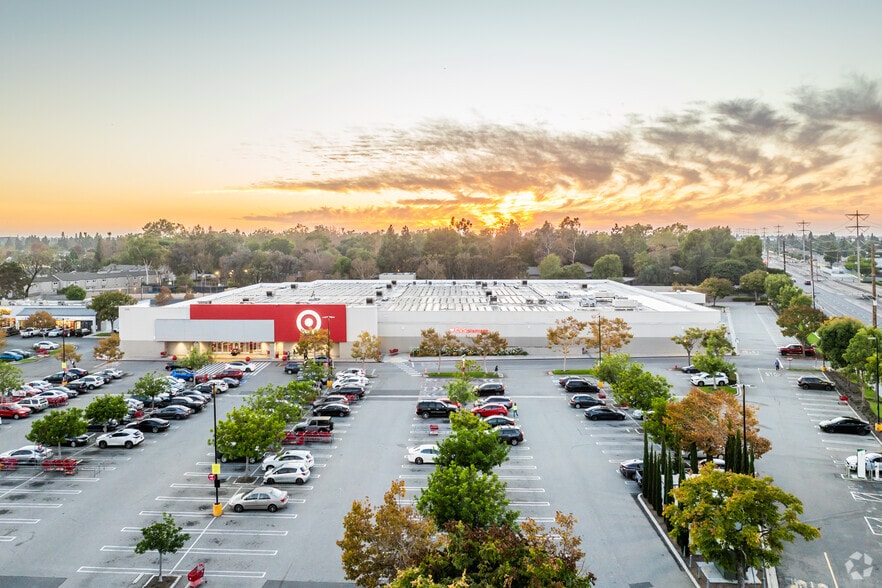 More Photos Of 3370-3400 S Bristol St, Santa Ana Freestanding For Lease