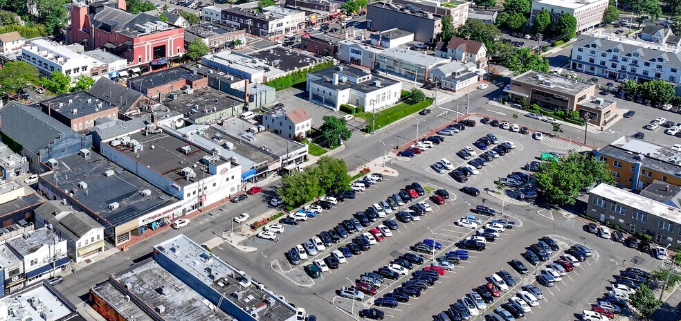 More Photos Of 349-351 New York Ave, Huntington Health Club For Lease