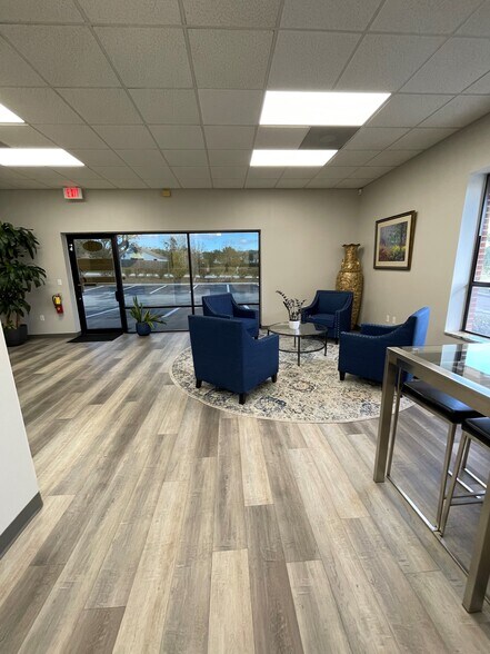 More Photos Of 230-250 Mohawk Rd, Clermont Medical For Lease