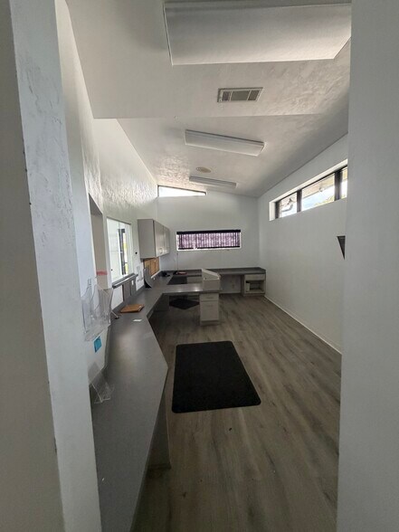 More Photos Of 19204 NW US Highway 441, High Springs Office For Lease