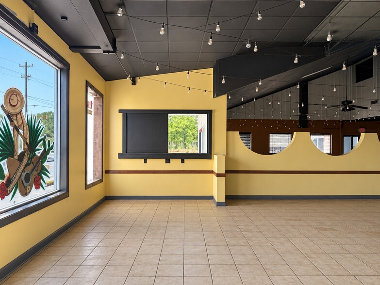 More Photos Of 11025 Hwy 78, Riverside Freestanding For Lease
