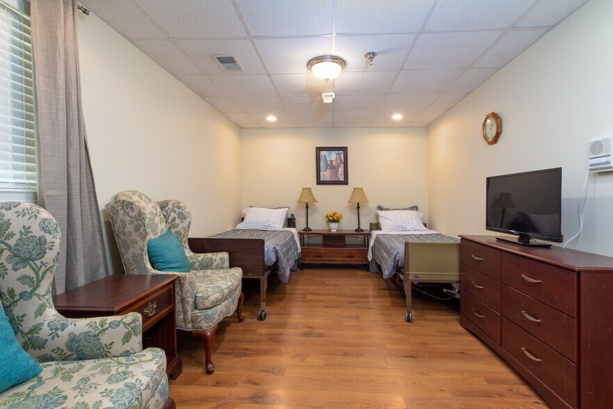 More Photos Of 173 S Lee St, Forsyth Assisted Living For Lease