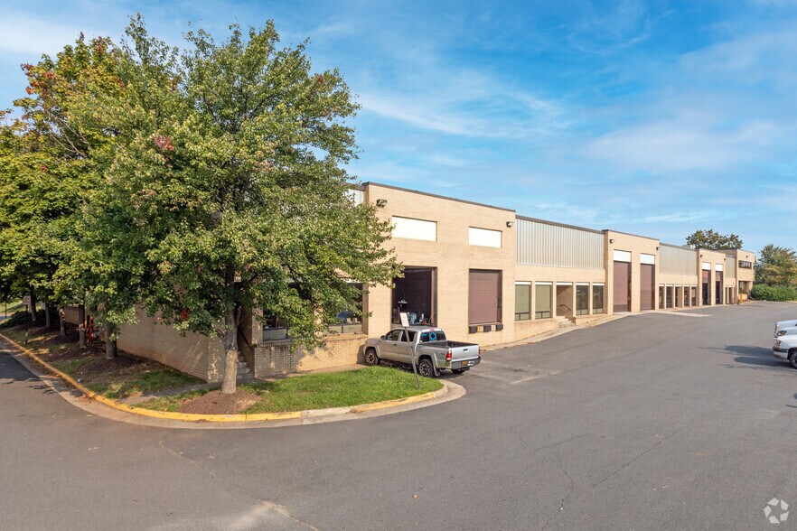 More Photos Of 14080 Sullyfield Cir, Chantilly Flex For Lease