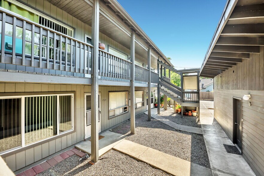 More Photos Of 1720-1738 Broadway St NE, Salem Apartments For Sale