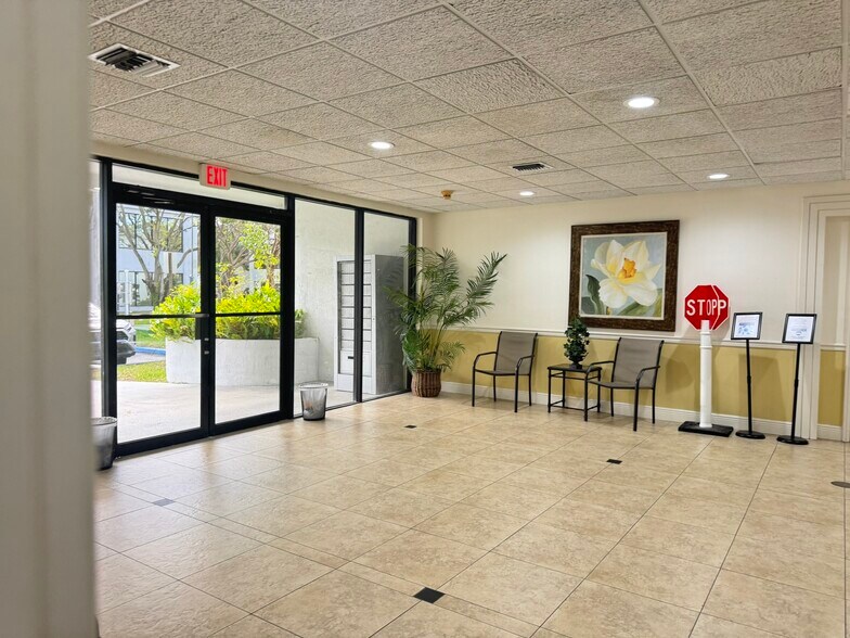 More Photos Of 9210 Sunset Dr, Miami Office For Lease