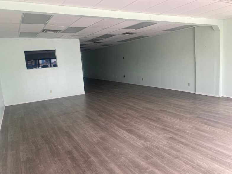 More Photos Of 3500 N Mesa St, El Paso Unknown For Lease