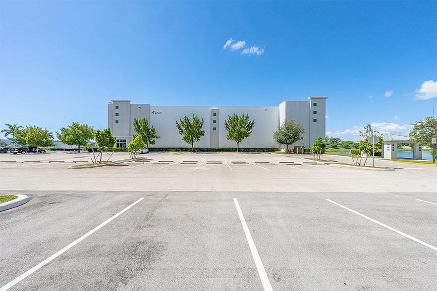 More Photos Of 2500 Commerce Center Way, Pembroke Park Warehouse For Lease