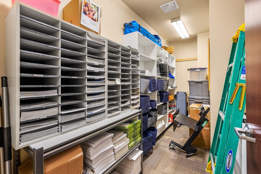 More Photos Of 1301 Poplar Dr, Medford Medical For Lease