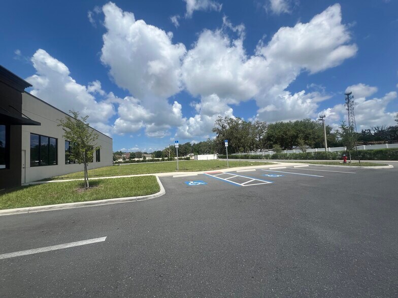More Photos Of 10715 US Highway 301 S, Riverview Storefront Retail Office For Lease