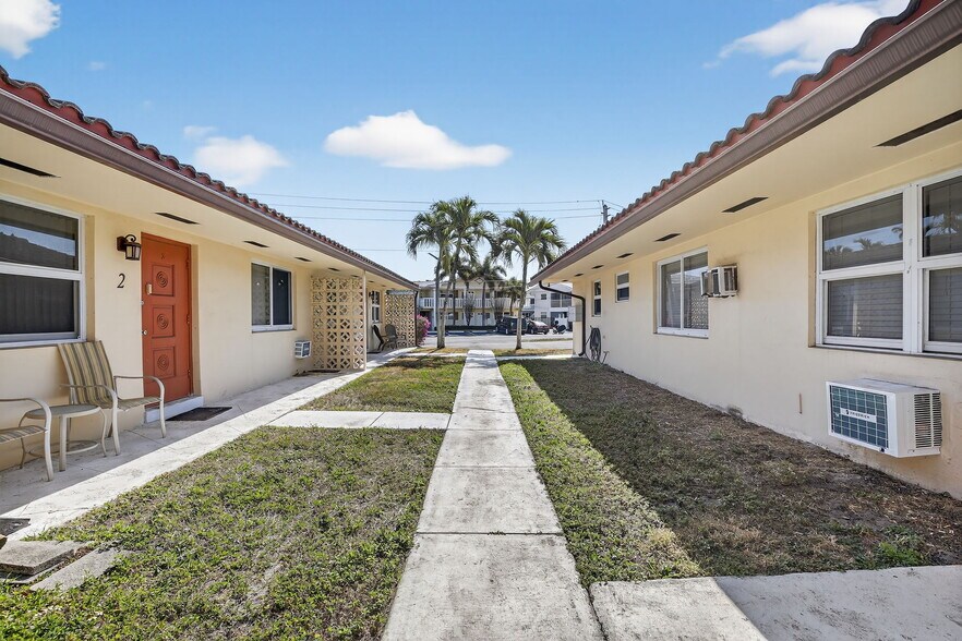More Photos Of 4825 NE 23rd Ave, Fort Lauderdale Apartments For Sale
