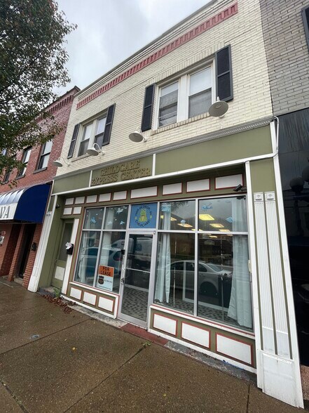 More Photos Of 714 Midland Ave, Midland Storefront Retail Residential For Lease