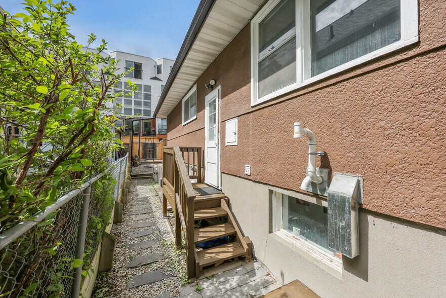 More Photos Of 2313 16 St SW, Calgary Apartments For Sale