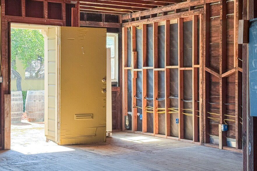 More Photos Of 5874 Doyle St, Emeryville Office For Sale