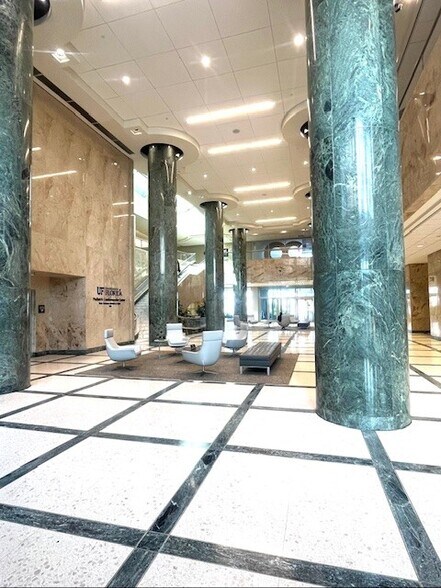 More Photos Of 841 Prudential Dr, Jacksonville Office For Lease