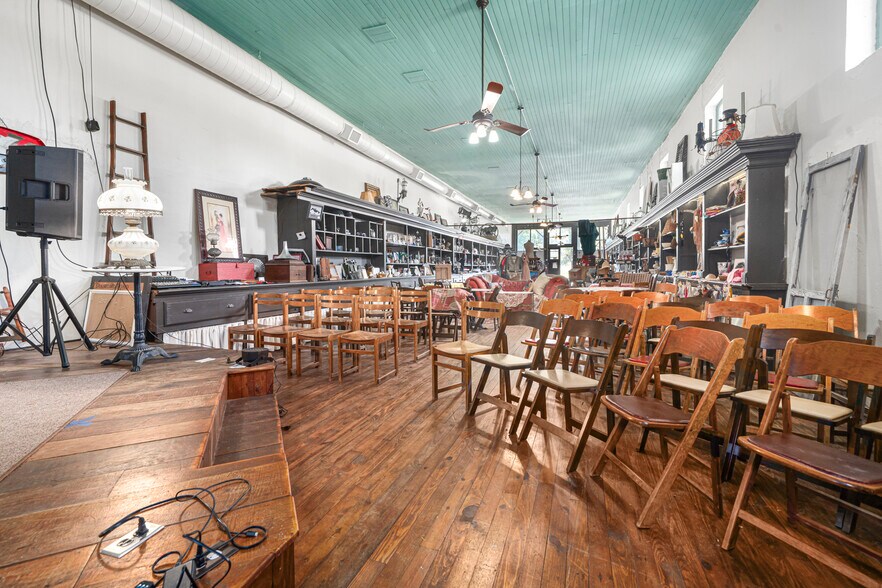 More Photos Of 411 E Front Ave, Chester Hotel For Sale