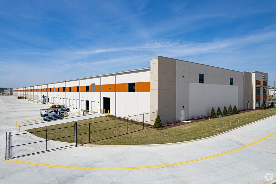 More Photos Of 1 Prosperity Dr, Garden City Unknown For Lease