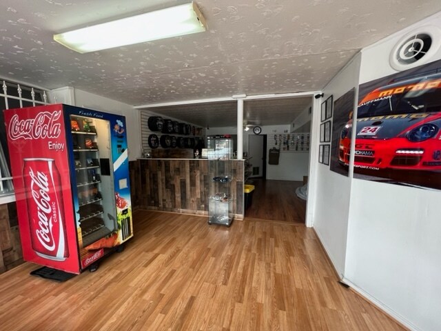 More Photos Of 1705 Campbell Rd, Houston Auto Repair For Lease