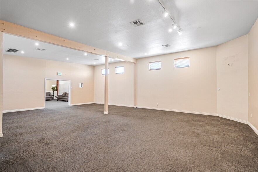 More Photos Of 8837 E Palmdale Blvd, Palmdale Research And Development For Sale