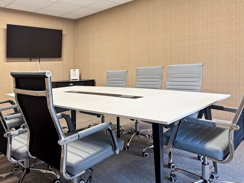 More Photos Of 4110 Southpoint Blvd, Jacksonville Coworking Space