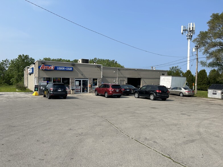 Primary Photo Of 2121 Ole Davidson Rd, Racine Convenience Store For Sale