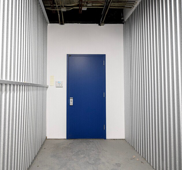 More Photos Of 6412-6418 Frankford Ave, Baltimore Warehouse For Lease