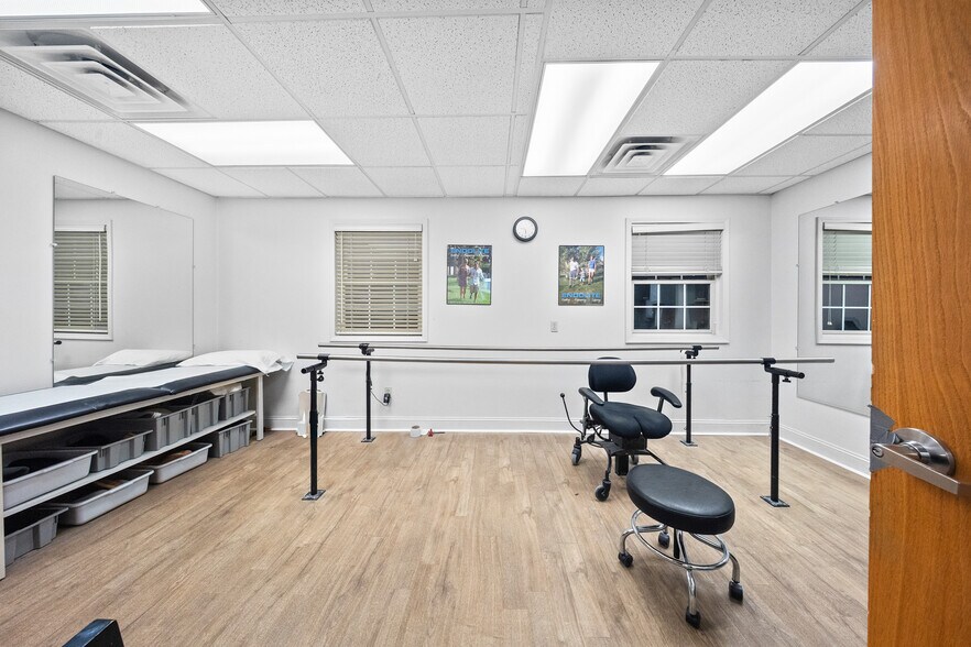 More Photos Of 1901 Winchester Ave, Ashland Office For Sale