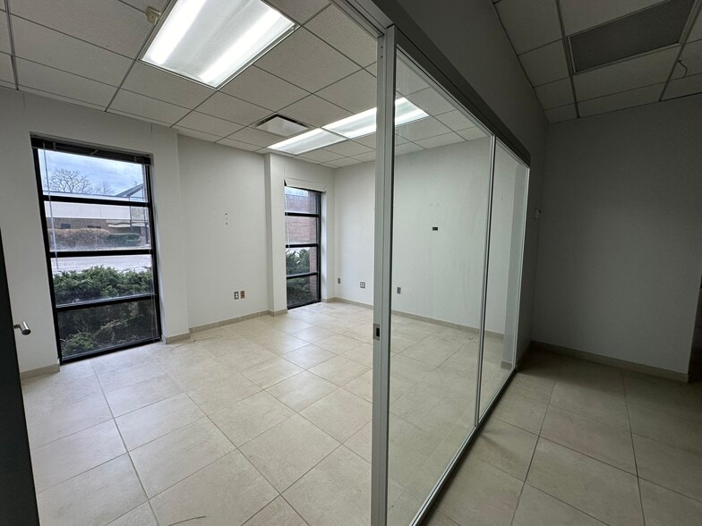 More Photos Of 15162 S Commerce Dr, Dearborn Research And Development For Sale