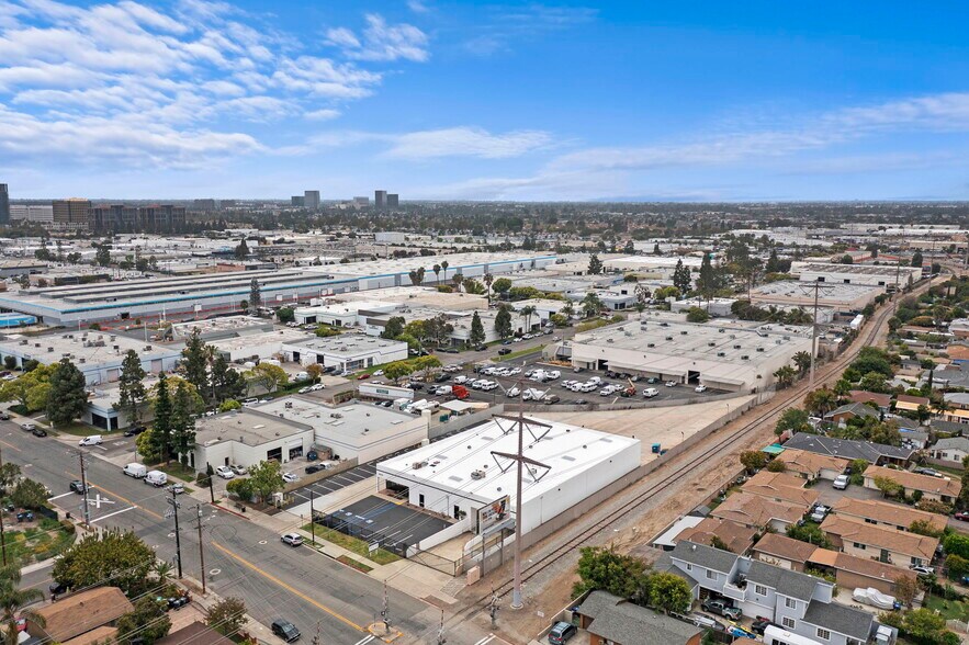 More Photos Of 2602 Halladay St, Santa Ana Warehouse For Sale