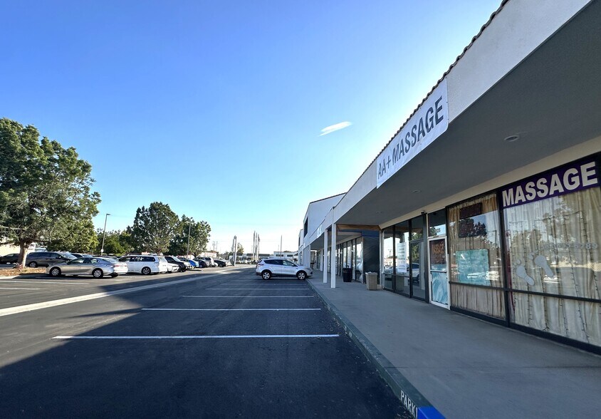 More Photos Of 4105-4129 South St, Lakewood Unknown For Lease