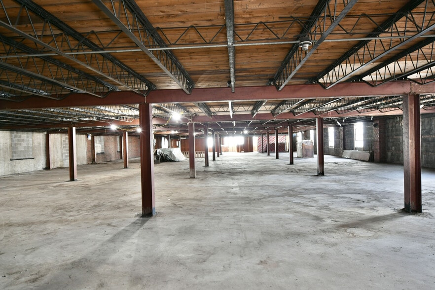 More Photos Of 944 W Rayen Ave, Youngstown Industrial For Sale