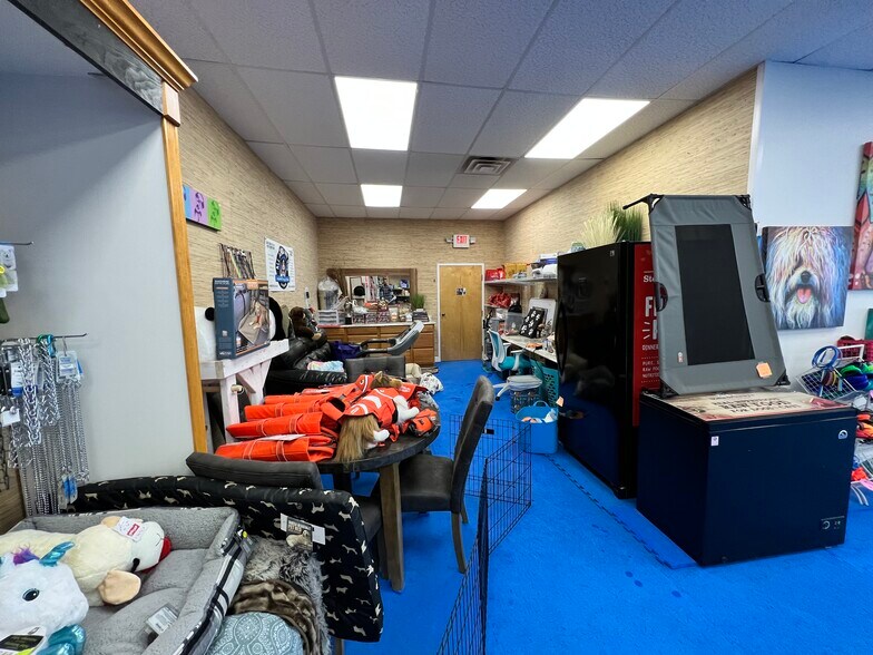 More Photos Of 42 Worcester St, Natick Freestanding For Lease