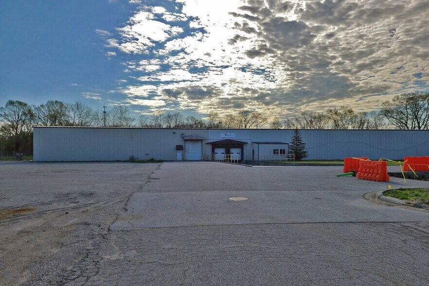 More Photos Of 1254 E Barney Ave, Muskegon Warehouse For Sale
