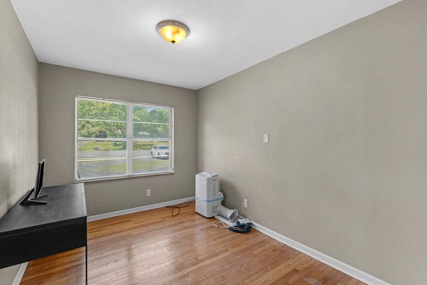 More Photos Of 10236 Halls Ferry Rd, Saint Louis Office For Sale
