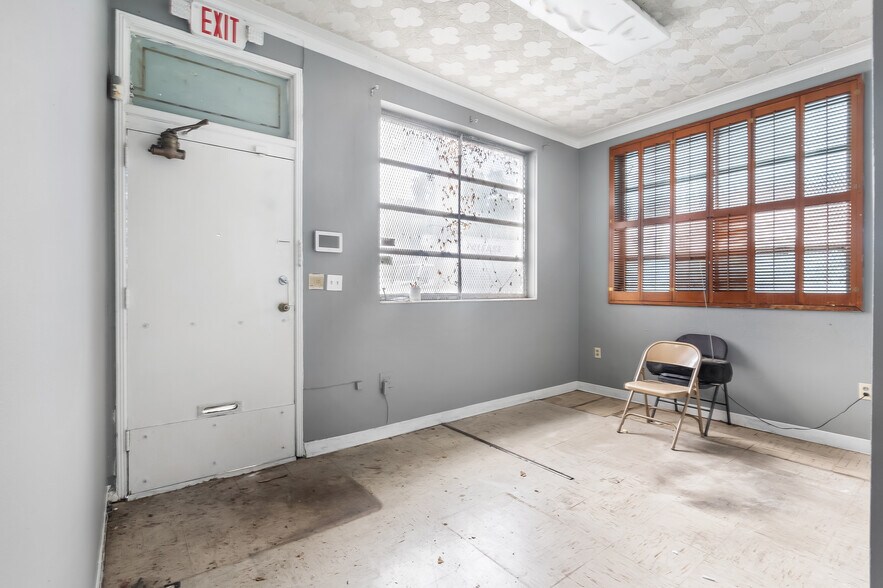 More Photos Of 775 NW 21st St, Miami Service For Lease