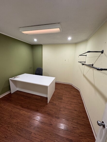 More Photos Of 32716-32744 Franklin Rd, Franklin General Retail For Sale